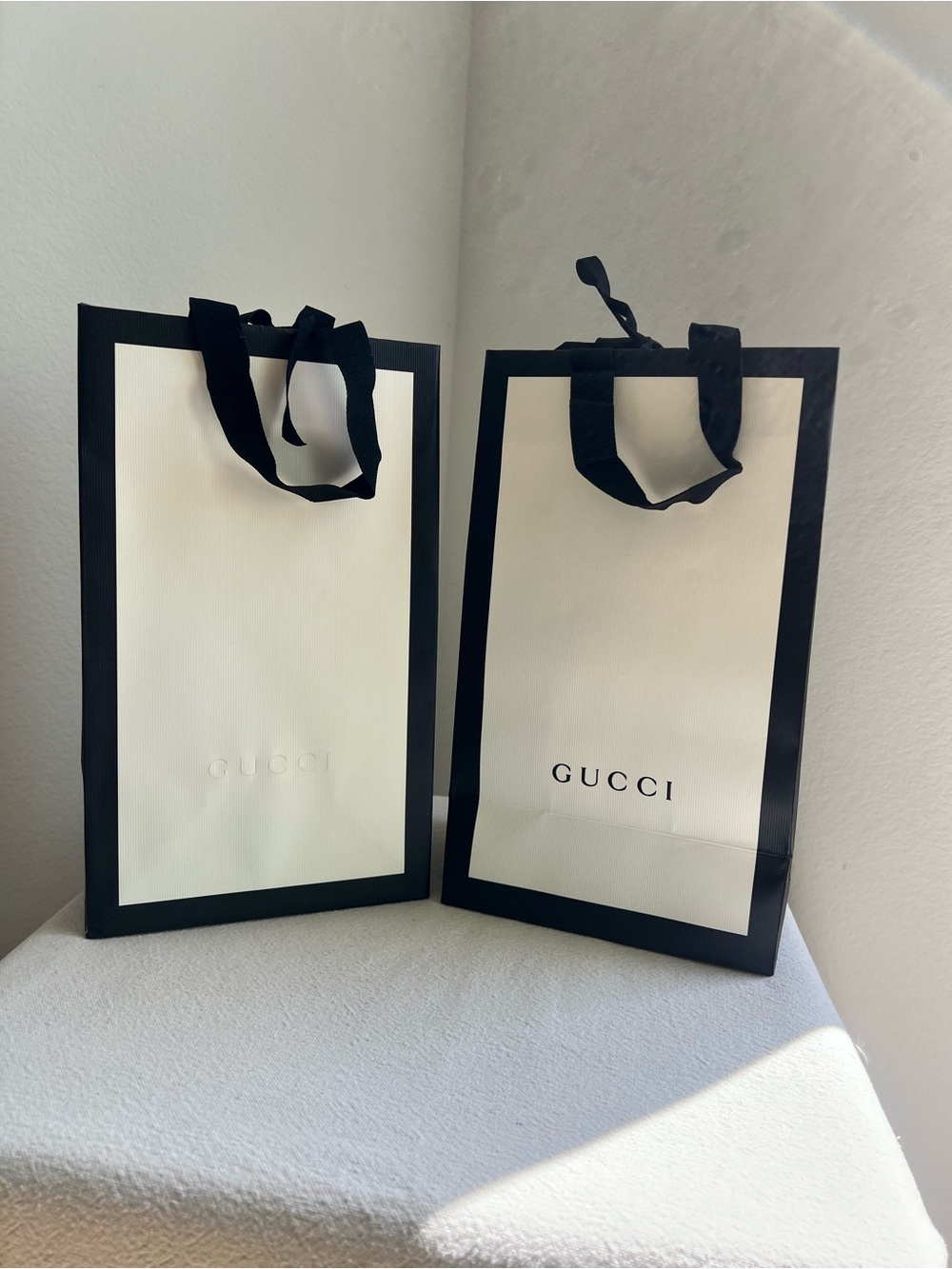 Gucci White Paper Shopping Bag with Black Trim 11.5x7x4.5